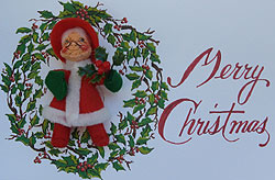 Annalee 3" Mrs Santa Holding Holly Ornament / Pin / Christmas Card - Mint - 783996oxcc