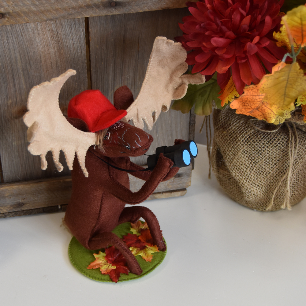 Annalee 10" Leaf Peeper Moose with Binoculars - Mint - 861019