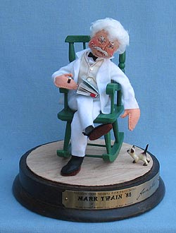 Annalee 10" Mark Twain with Base & Signed Plaque - Mint / Near Mint - 961886