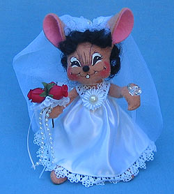 Annalee 7" Bride Mouse with Black Hair with Diamond Engagement Ring - Squinting - Mint - 974402sq