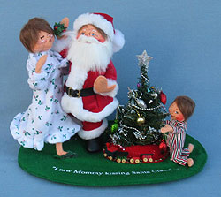 Annalee 9" I Saw Mommy Kissing Santa Claus Vignette - Mint - 985308