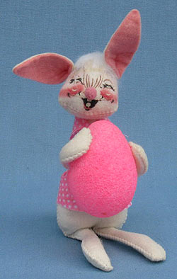 Annalee 7" Country Bunny with Pink Egg - Near Mint - B3-75xo