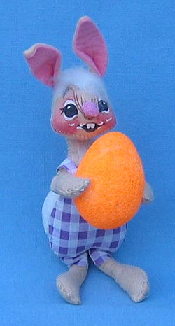 Annalee 7" Country Boy Bunny with Egg - Near Mint - B3-80