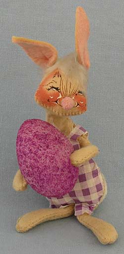 Annalee 7" Country Boy Bunny with Egg - Near Mint - B3-80xx