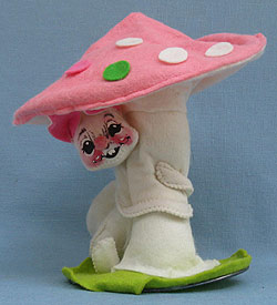 Annalee 7" White Bunny with 10" Mushroom - Mint - B84-70