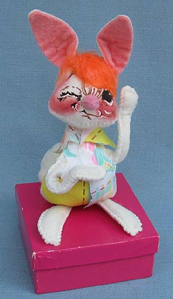 Annalee 7" White Bunny on Box - Mint / Near Mint - B86-78