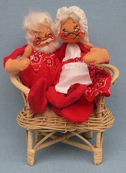 Annalee 7" Mr & Mrs Santa in Wicker Loveseat - Near Mint - C18-76