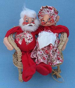 Annalee 7" Mr & Mrs Santa in Wicker Loveseat -1977 - Mint  - C18-77