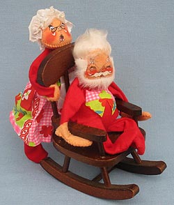 Annalee 7" Mr & Mrs Santa in Rocking Chair - Closed Eyes - 1973 - Near Mint  - C19-73x