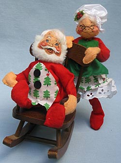 Annalee 7" Mr & Mrs Santa in Rocking Chair -1987 - Mint - C19-87