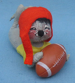 Annalee 7" Football Mouse with Plastic Football - Mint / Near Mint - G401-81