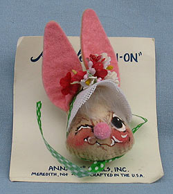 Annalee 3" Girl Bunny Head Pin - Mint on Card - G671-82w