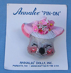 Annalee 2" Girl Mouse Head Pin - Mint on Card - G674-82xx