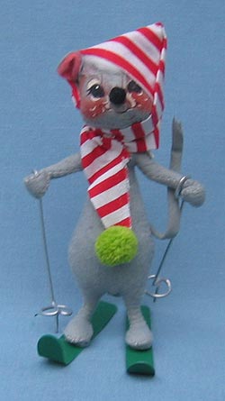 Annalee 7" Ski Mouse Holding Skis - Near Mint - M412-77w