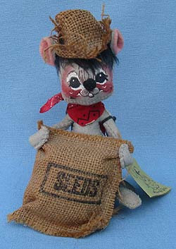 Annalee 7" Gardener Mouse - Signed - Very Good - M433-75s