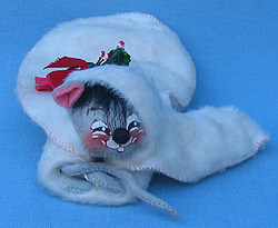 Annalee 7" Mouse in White Santa Mitten - Mint / Near Mint - M85-72w