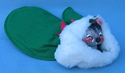 Annalee 7" Mouse in Green Santa Mitten - Mint / Near Mint - N146-77g