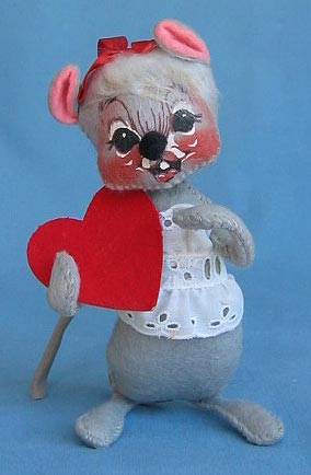 Annalee 7" Sweetheart Valentine Girl Mouse - Mint / Near Mint - R-481-76