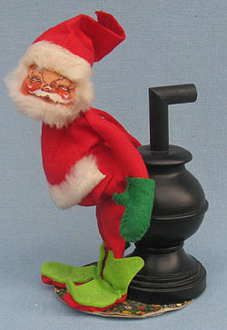 Annalee 7" Santa with Pot Belly Stove - Closed Eyes - Mint / Near Mint - R10-76x