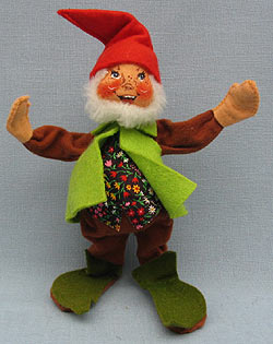 Annalee 7" Gnome with Vest - Open Eyes - Excellent - R110-79a