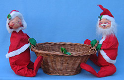 Annalee 18" Mr & Mrs Santa with Basket - Mint - R33-69