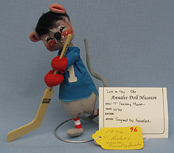 Annalee 7" Hockey Mouse - Near Mint - Signed - R402-80sqs