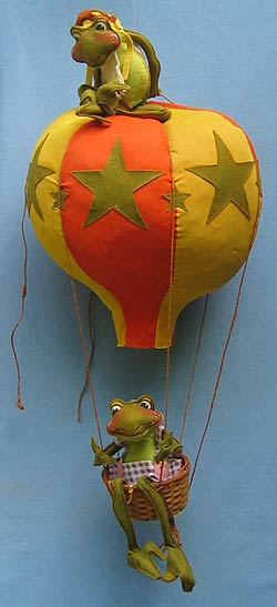 Annalee 18" Hot Air Balloon with Two 18" Frogs - Excellent / Very Good - R512-80