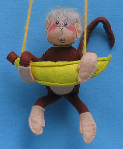 Annalee 7" Monkey with Banana Trapeze - Mint - R572-81