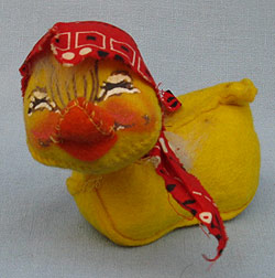 Annalee 5" Baby Duck with Red Kerchief - Excellent - S128-72xa