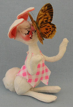 Annalee 7" Country Bunny with Butterfly - Mint - S4-74xx