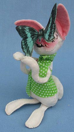 Annalee 7" Country Bunny with Butterfly in Green - Near Mint - S4-75gr