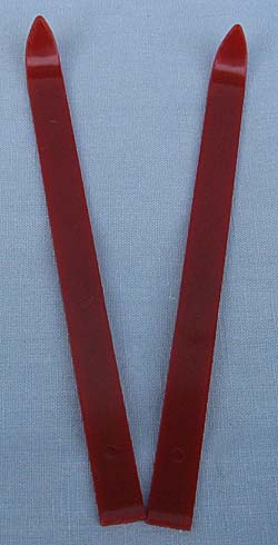 Annalee Set of Red Plastic Skis - SKIK