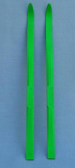 Annalee 9.5" Pair of Green Wooden Skis - Mint - SKIV