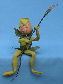 Annalee 10" Woodsprite with Broom - Near Mint / Excellent - X-60g